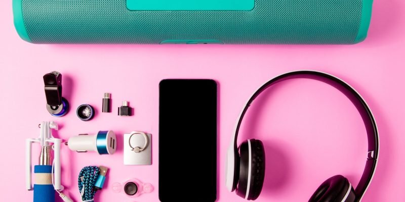 Headset,Listen,Music,With,Mobile,Phone,And,Accessory,Set,Technology